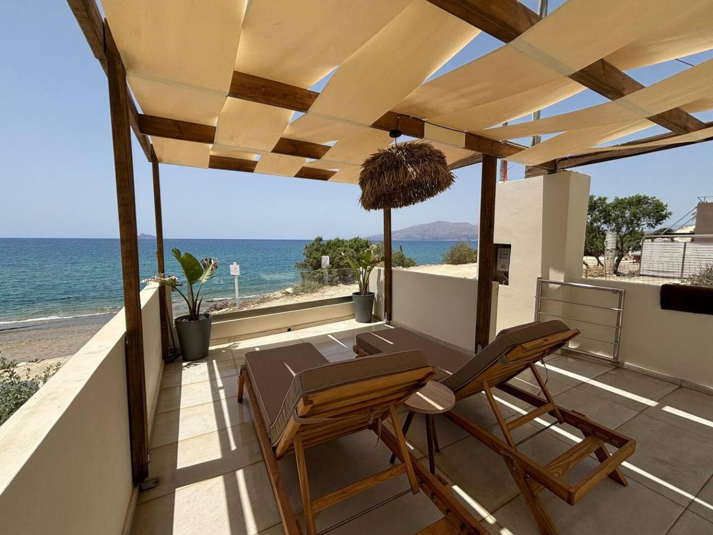 Stella & Eleni Suite With Shared Pool & Open View คาลามากิ ภายนอก รูปภาพ