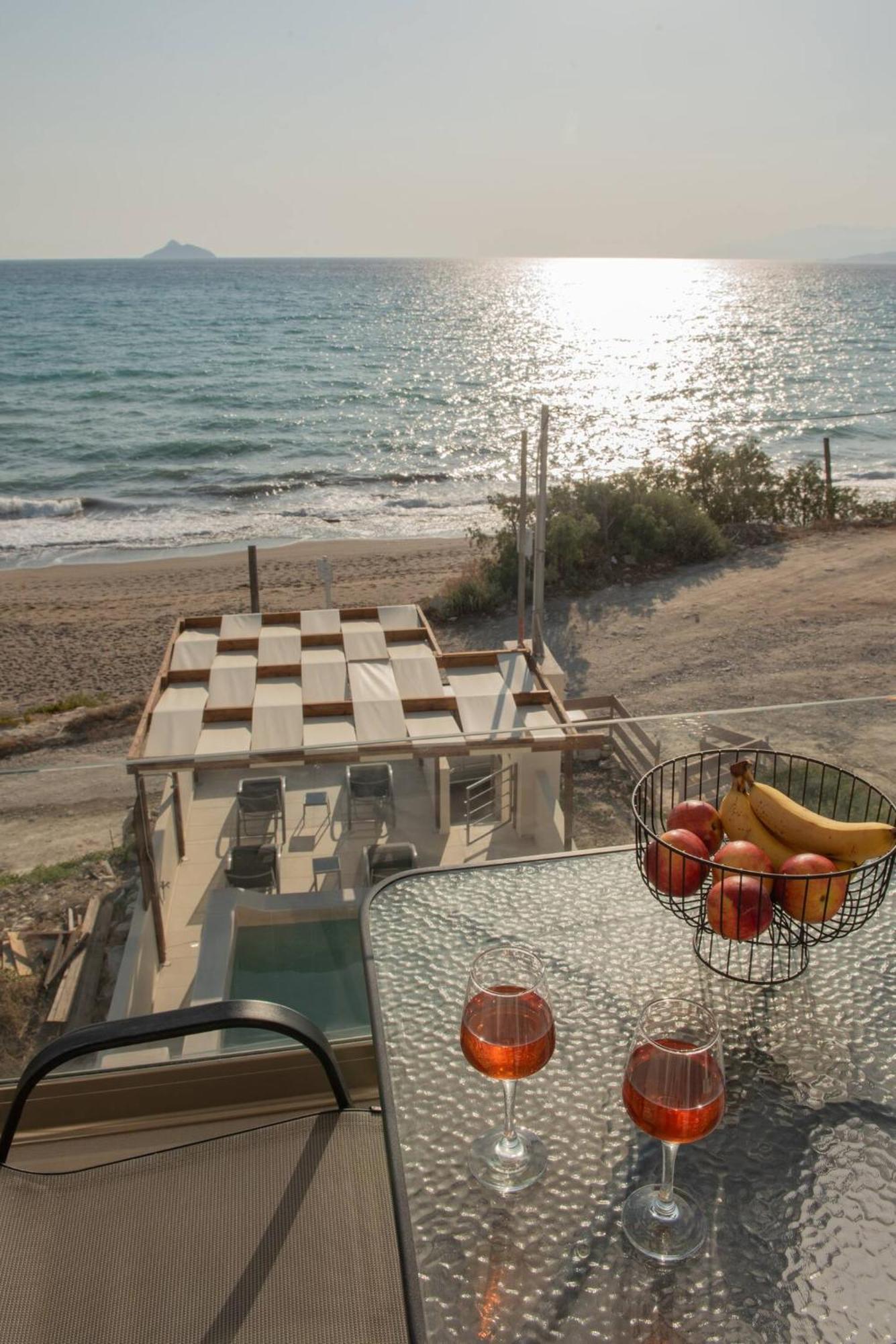 Stella & Eleni Suite With Shared Pool & Open View คาลามากิ ภายนอก รูปภาพ
