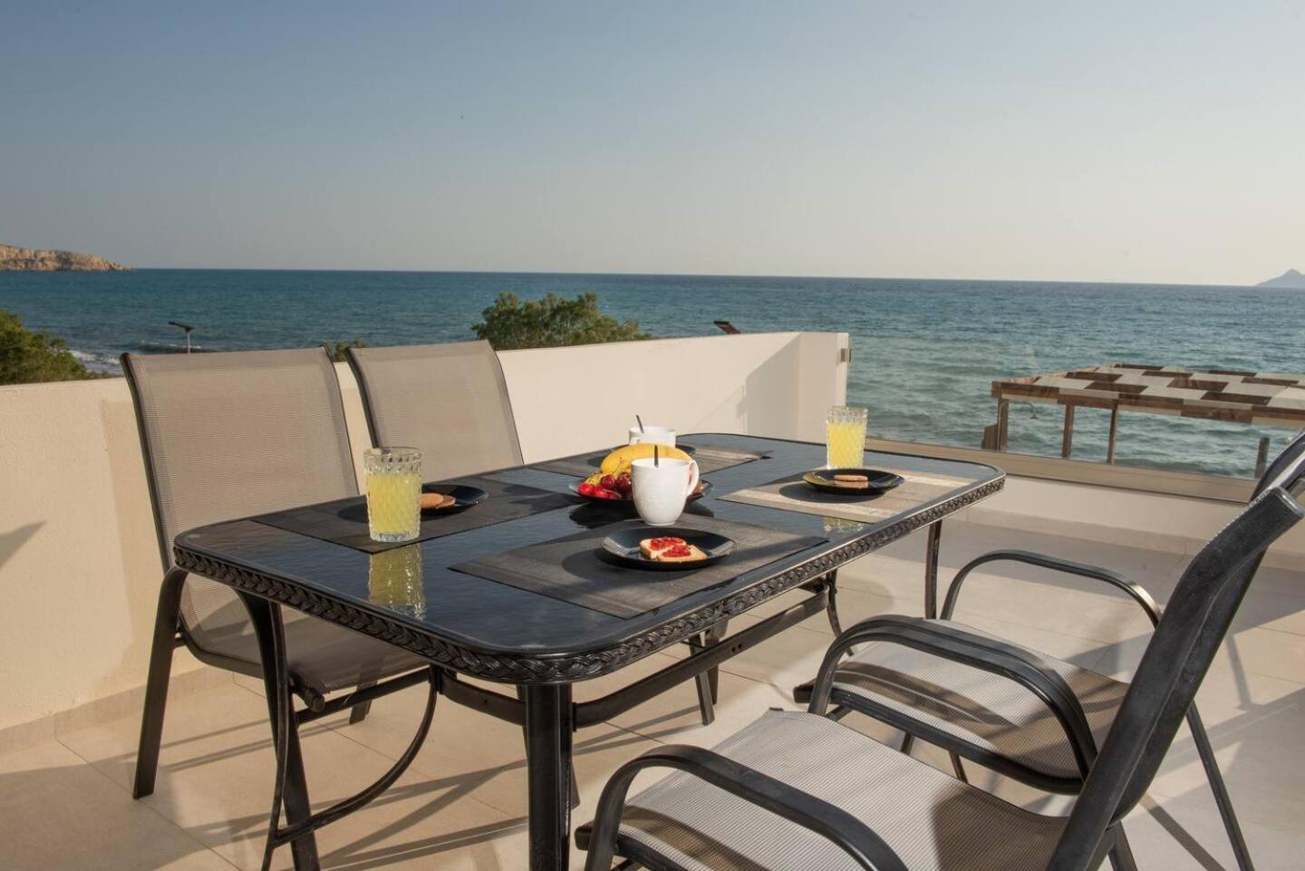 Stella & Eleni Suite With Shared Pool & Open View คาลามากิ ภายนอก รูปภาพ