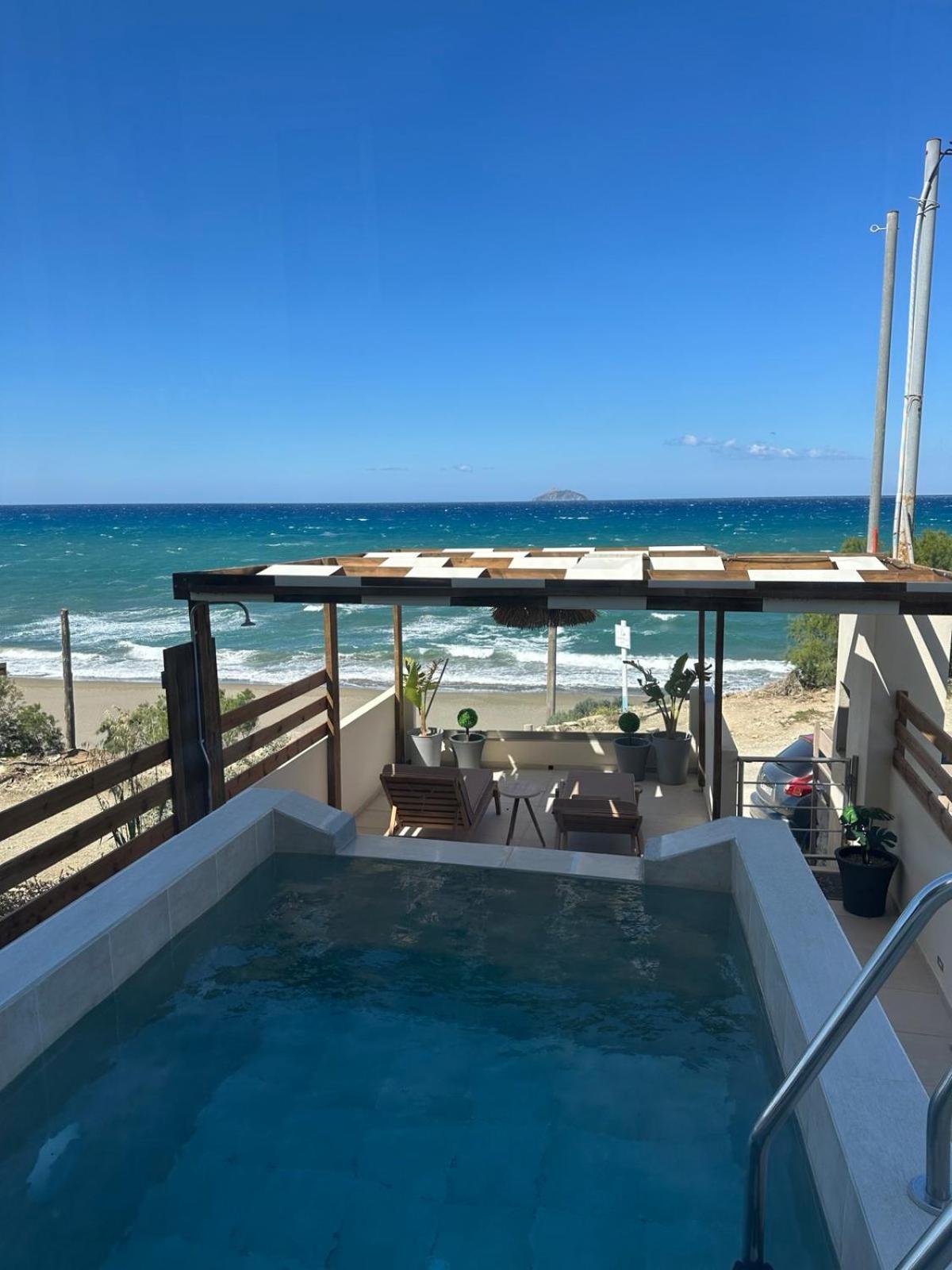 Stella & Eleni Suite With Shared Pool & Open View คาลามากิ ภายนอก รูปภาพ