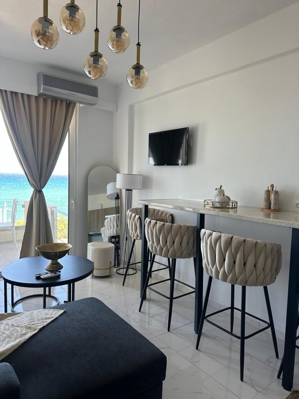 Stella & Eleni Suite With Shared Pool & Open View คาลามากิ ภายนอก รูปภาพ