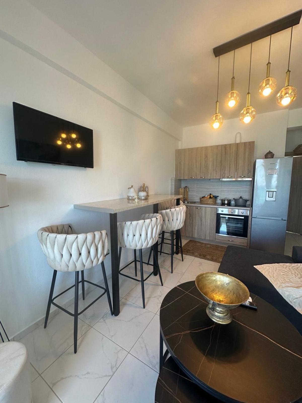 Stella & Eleni Suite With Shared Pool & Open View คาลามากิ ภายนอก รูปภาพ
