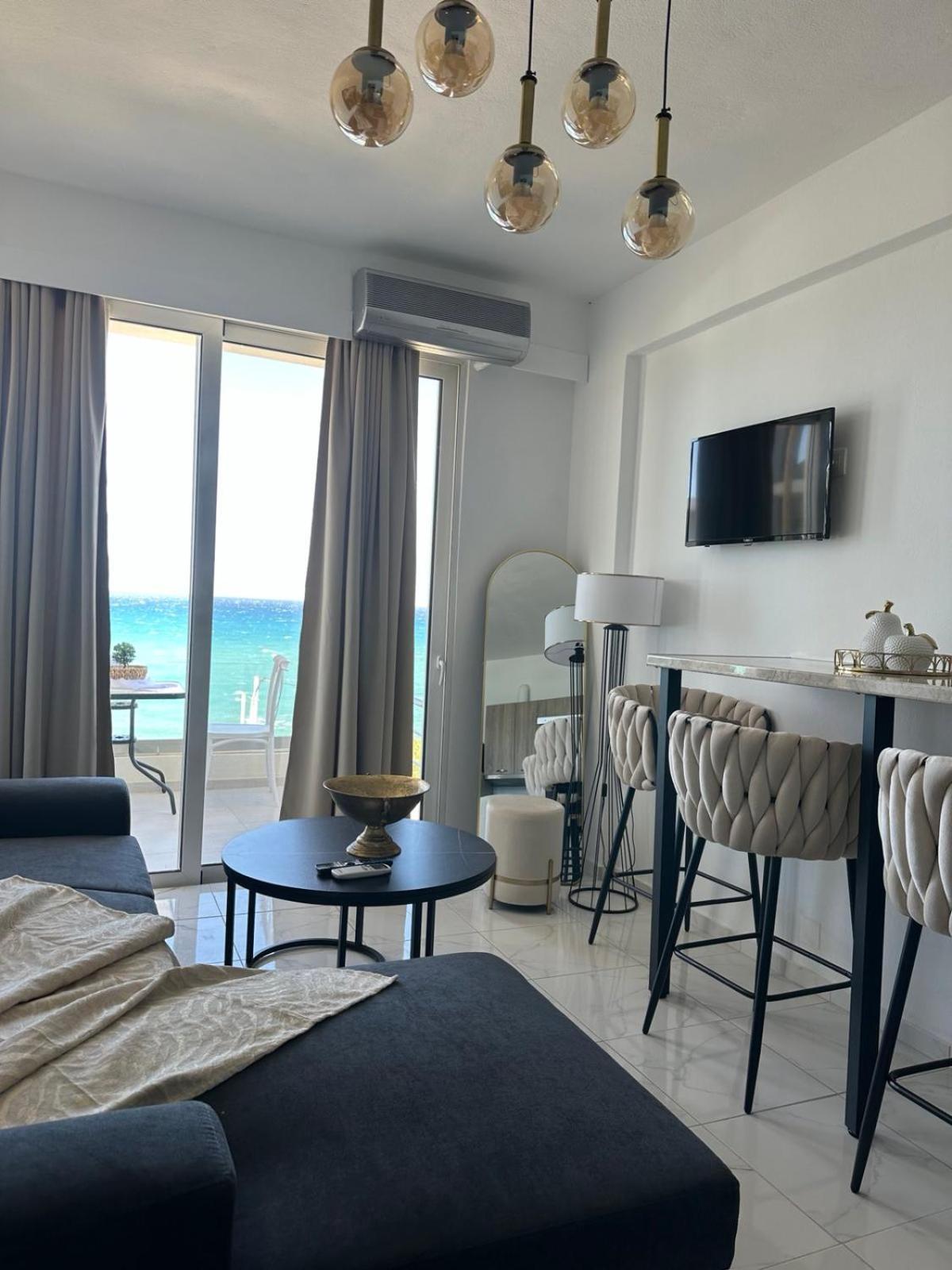 Stella & Eleni Suite With Shared Pool & Open View คาลามากิ ภายนอก รูปภาพ
