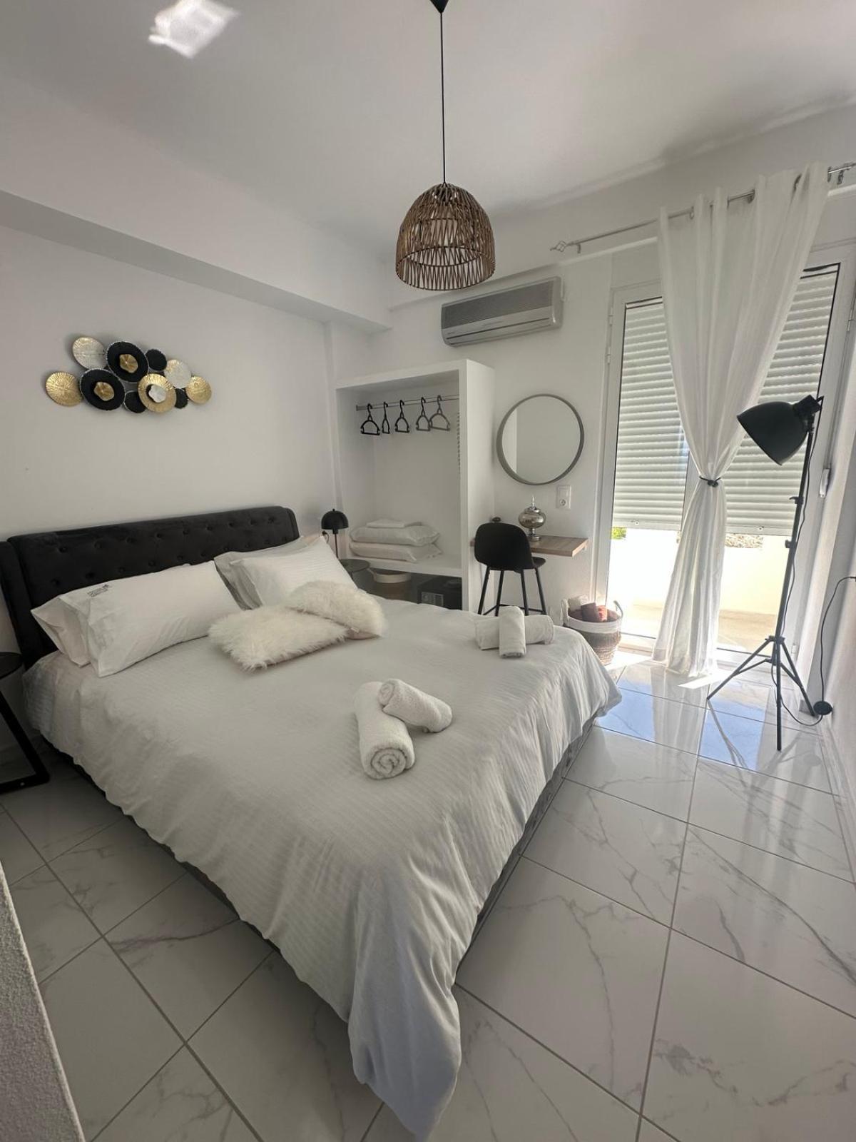 Stella & Eleni Suite With Shared Pool & Open View คาลามากิ ภายนอก รูปภาพ