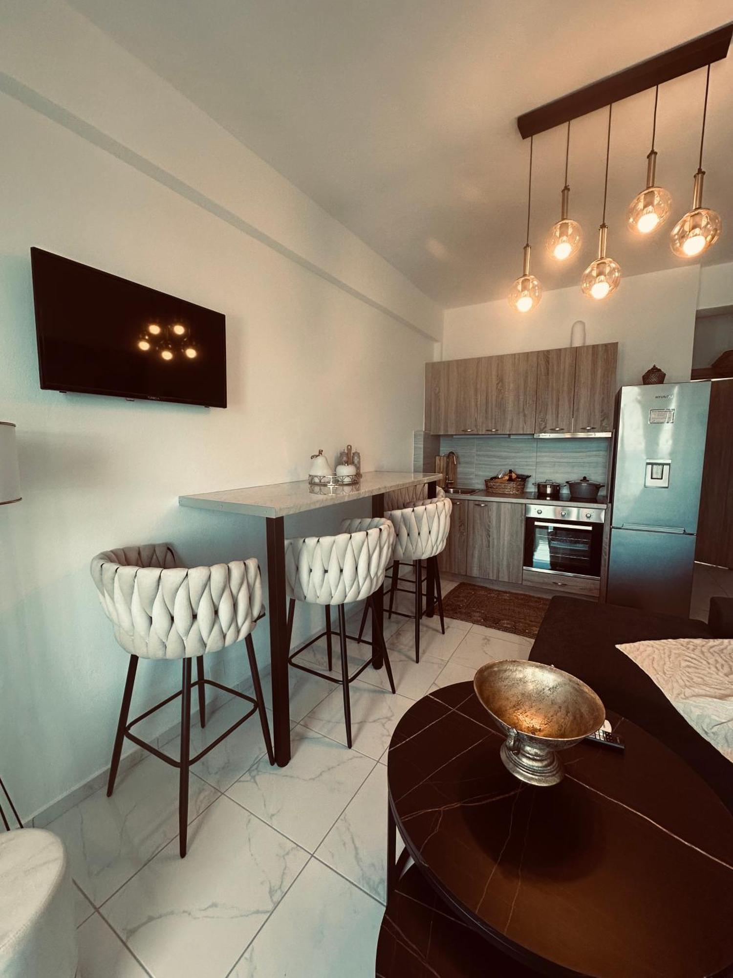 Stella & Eleni Suite With Shared Pool & Open View คาลามากิ ภายนอก รูปภาพ